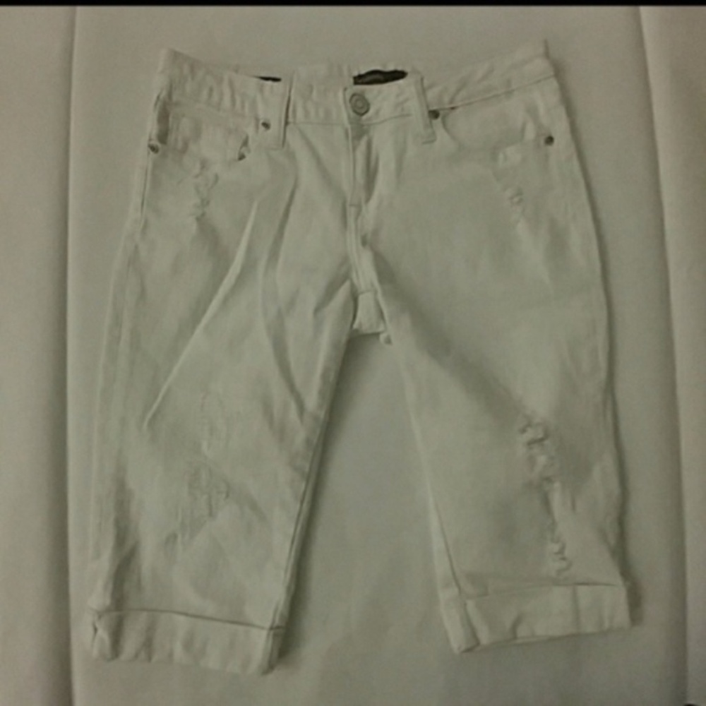 Vigoss distressed white denim capri jean shorts